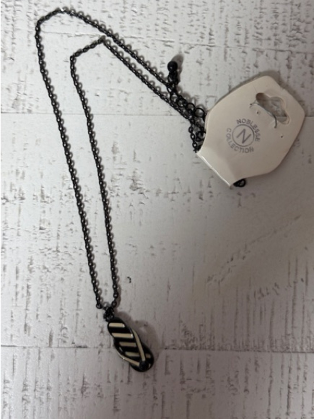 NWT Black and White Flip-Flop Pendant Necklace - Unbranded
